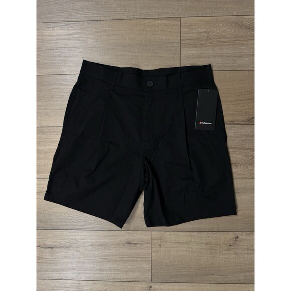 Lululemon Mens Woven Relaxed Fit Pleated Shorts 8 Inch Black 36 NWT - Picture 3 of 4